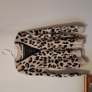 Entro long sleeve lepoard sweater size L